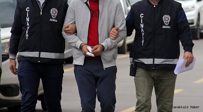 Adana&#039;da sokak ortasında arkadaşını boğazından bıçaklayarak öldüren zanlı tutuklandı