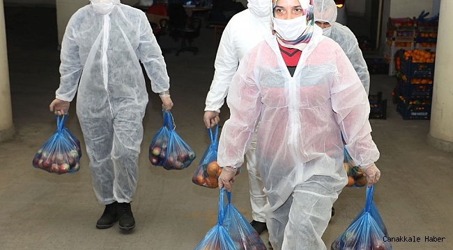 Afyonkarahisar&#039;da karantinadaki ihtiyaç sahibi ailelere meyve dağıtımı sürüyor