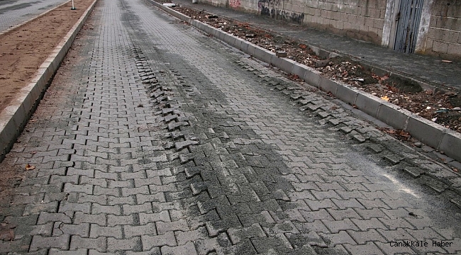 Ağır tonajlı araçlar yeni yapılan yolu çökertti