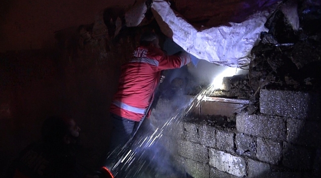 Ağrı&#039;da odunlukta çıkan yangın paniğe neden oldu