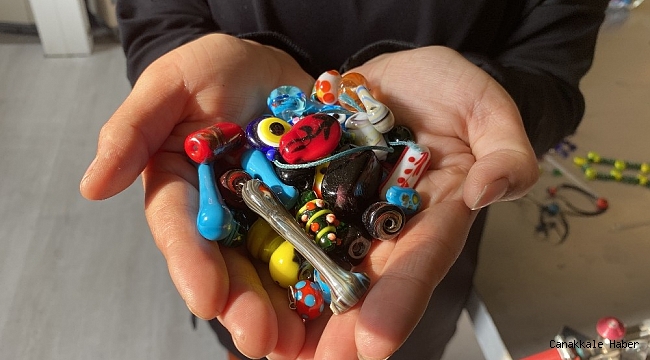 Ağrılı kadınlar atık cam ve şişeleri sanat eserine dönüştürüyor