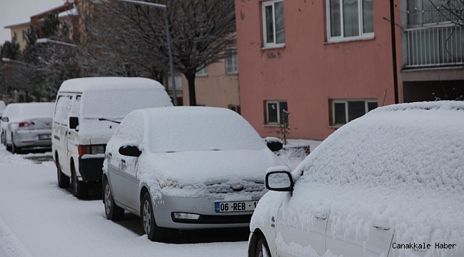 Ahlat&#039;ta mevsimin ilk karı yağdı