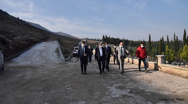 Akhisar mezarlığının yeni gömü alanlarına yollar yapıldı