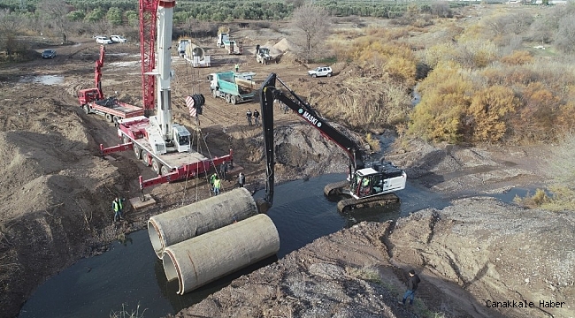 Akhisar&#039;da hummalı yol geçiş çalışması