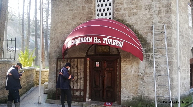 Akşemseddin Türbesi&#039;nde tepki çeken Fransız tipi tente kaldırıldı