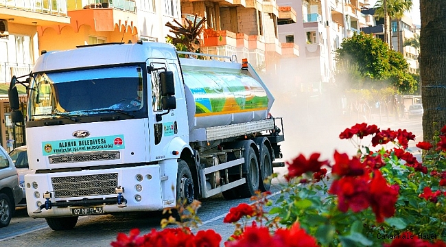 Alanya'da cadde ve sokaklar mikronsis ile temizleniyor