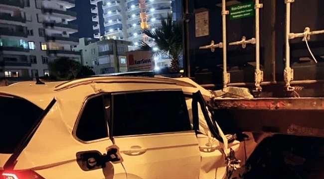 Alanya'da otomobille kamyon çarpıştı: 1 ölü