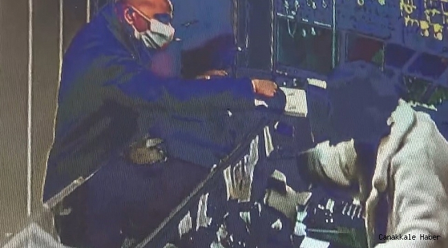 Altını avucuna gizleyip çaldı