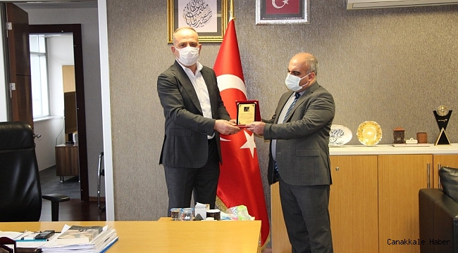 Altınokta Körler Derneği&#039;nden Türk Telekom Bölge Müdürü Mazlum&#039;a plaket