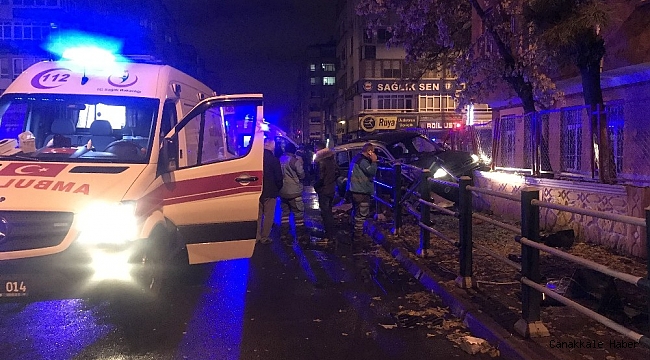 Ambulans ile ticari araç çarpıştı: 5 yaralı