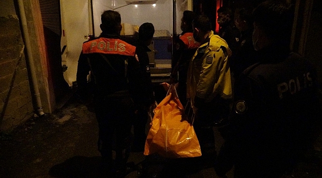 Amcasını öldürdü, trafik polislerine teslim oldu