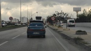 Ana yolda kaputu açık yol aldı, görenler şaştı kaldı