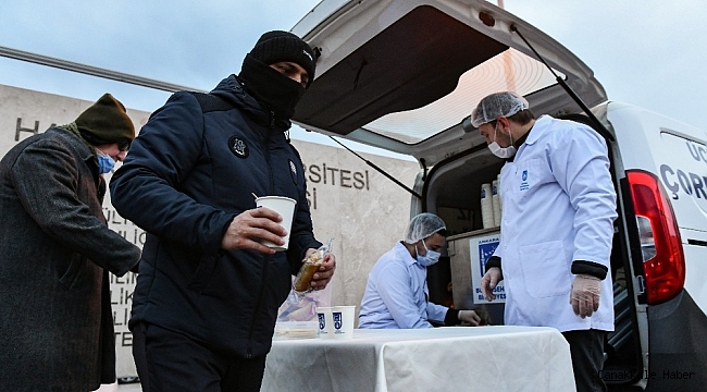 Ankara Büyükşehir Belediyesi sağlık çalışanlarına, hasta ve hasta yakınlarına ücretsiz sıcak çorba hizmetine başladı