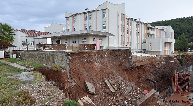 Antalya&#039;da hastanenin acil servisi, heyelan nedeniyle boşaltıldı