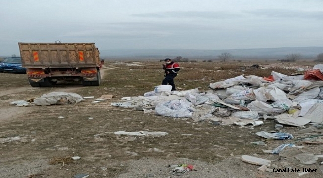 Araziye inşaat artığı molozları dökerken jandarma yakaladı
