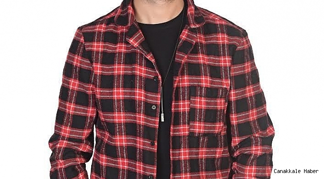 Ariana Grande&#039;nin dikkatini çeken kuaförün telefonları susmuyor