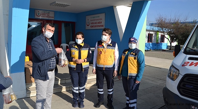 Arıcılardan 112 Acil çalışanlarına bal ikramı