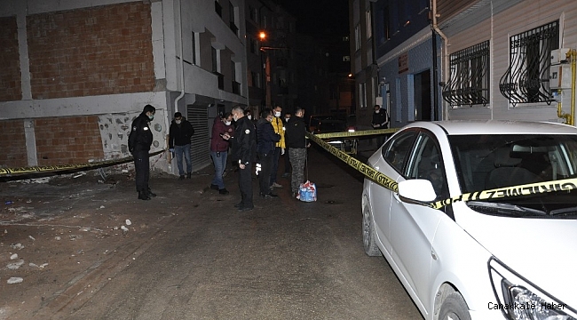 Arkadaşını vurmak isterken kendisini yaraladı