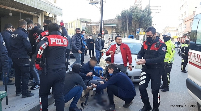 Arkadaşlar arasındaki şakalaşma bıçaklı kavgaya dönüştü: 1 yaralı