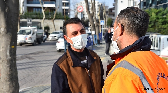 Avcılar&#039;da temizlik işçisi sokakta bulduğu engelli maaşını sahibine teslim etti