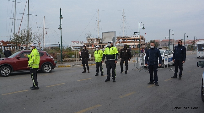 Ayvalık&#039;ta çarşı bölgesine giriş ve çıkışlar kontrol altına alındı