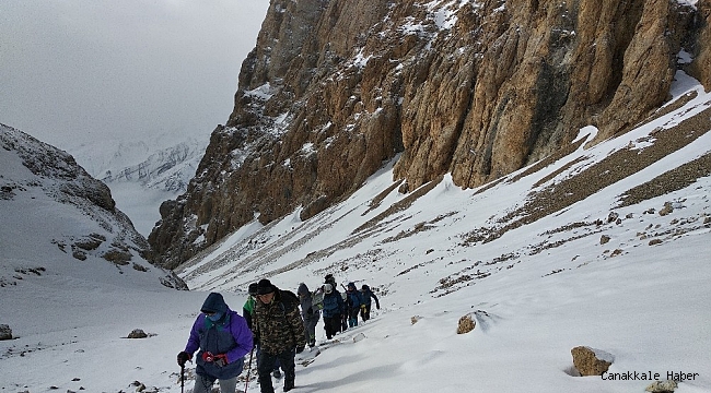 Azerbaycanlı ve Türk dağcılar &quot;Haydar Zirvesi&quot; ve &quot;Atatürk Zirvesi&quot;ne tırmandı