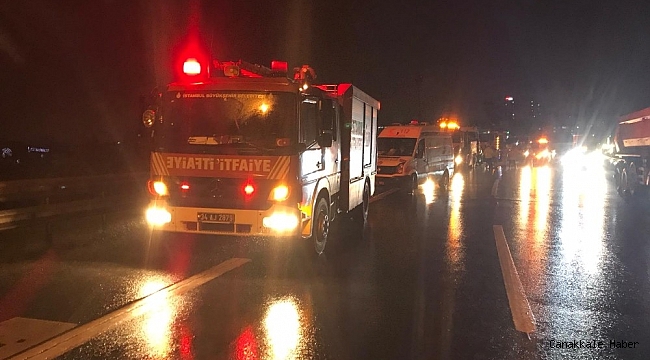 Bağcılar'da tır çekicisi devrildi: 1 yaralı