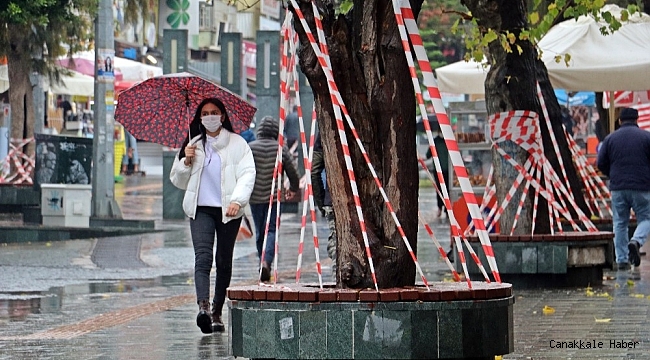 Bakan Koca&#039;nın &#039;yüzde 100 artış&#039; yaşanıyor dediği Antalya&#039;da banklar şeritlerle kapatıldı