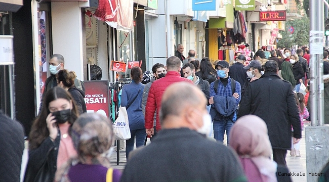Bakan Koca&#039;nın sürekli uyardığı Mersin&#039;de caddeler tıklım tıklım