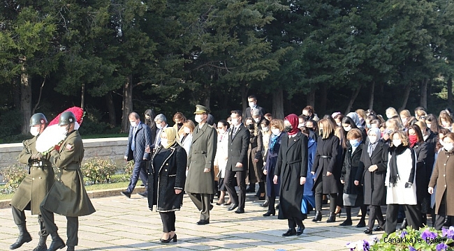 Bakan Selçuk, kadınlara seçme seçilme hakkının verilişinin 86. yıl dönümünde Anıtkabir&#039;i ziyaret etti