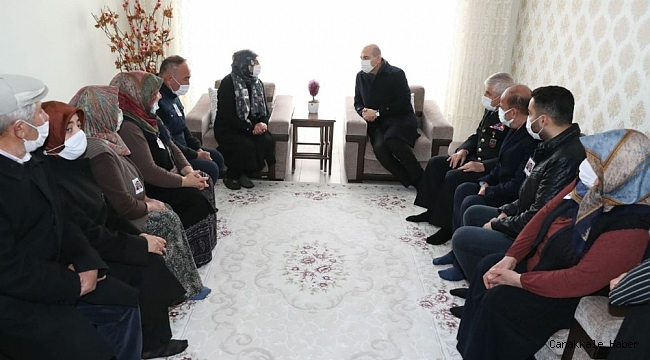 Bakan Soylu&#039;dan şehit ailesine ziyaret