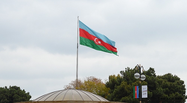 Bakü sokakları Türk bayrakları ile süslendi