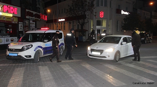 Balıkesir&#039;de kısıtlama nedeniyle cadde ve sokaklar boş kaldı
