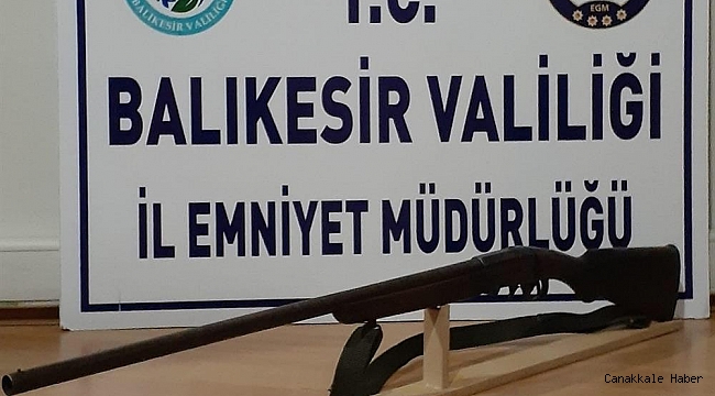 Balıkesir'de polis 6 aranan şahsı yakalarken, 9 silah ele geçirdi