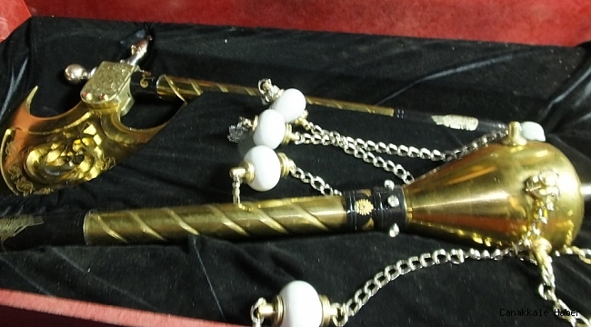 Balıkesirli makineci Bahçeli ve Aliyev için altın kaplama teber ve topuz yaptı