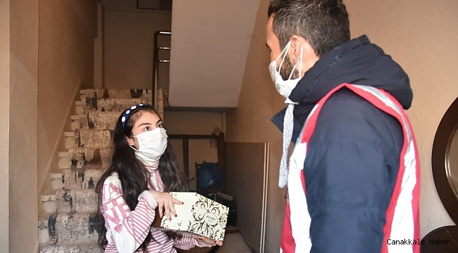 Başkan Hürriyet'ten özel çocuklara pasta sürprizi