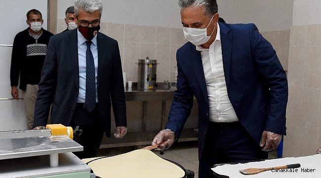 Başkan Uysal, kadın girişimcilerle erişte hazırladı