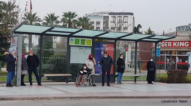 Başkan Yılmaz, vatandaşların arasında karışıp korona denetimi yaptı