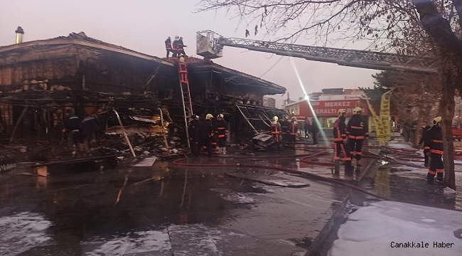 Başkent&#039;te kapalı pazar yerinde yangın