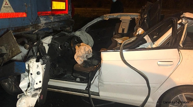 Başkent'te otomobil tıra arkadan çarptı: 2 yaralı