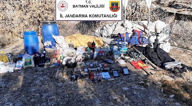 Batman&#039;da araziye gizlenmiş vaziyette patlayıcı ve kol saati ile hazırlanmış anahtar düzeneği ele geçirildi