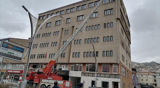 Bayburt Belediye binasının çatısı kar, buz eritme sistemine kavuştu