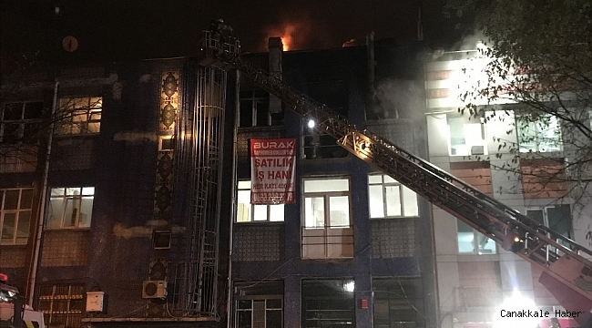 Bayrampaşa'da iş yeri alevlere teslim oldu