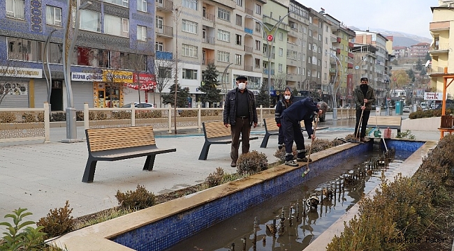 Belediye süs havuzunda kış bakımı
