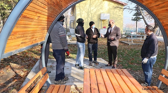 Belediyenin atölyesinde üretilen bank ve kameriyeler kullanıma sunuldu