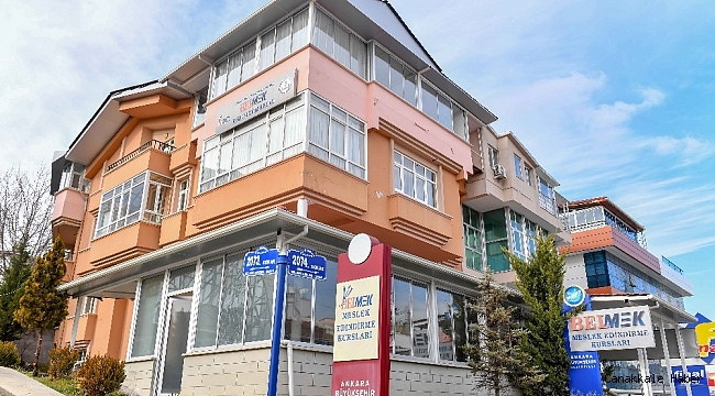 BELMEK eğitmenlerinden lösemili çocuklara el emeği göz nuru yılbaşı kıyafeti