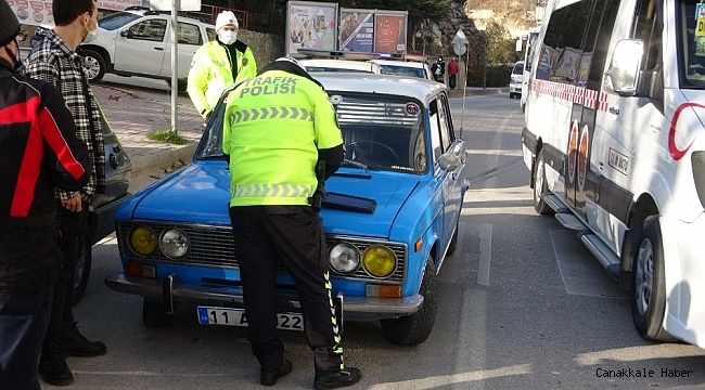 Bilecik&#039;te yaya geçidinde karşıya geçen yayaya otomobil çarptı