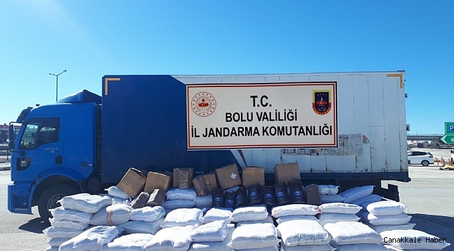 Bolu&#039;da kaçak ürünlerle dolu kargo araçları jandarmaya yakalandı