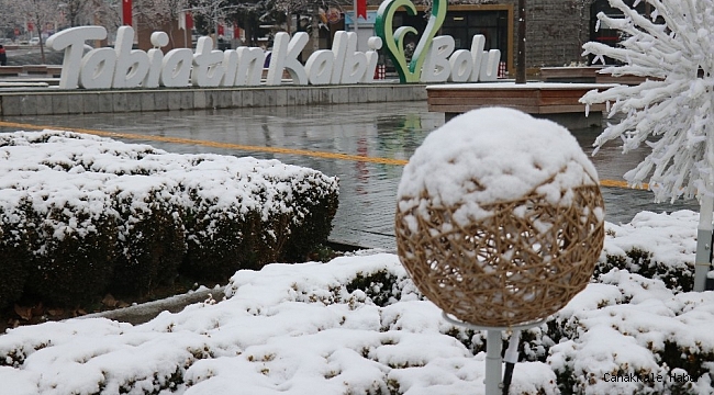 Bolu'da kent merkezine mevsimin ilk karı düştü