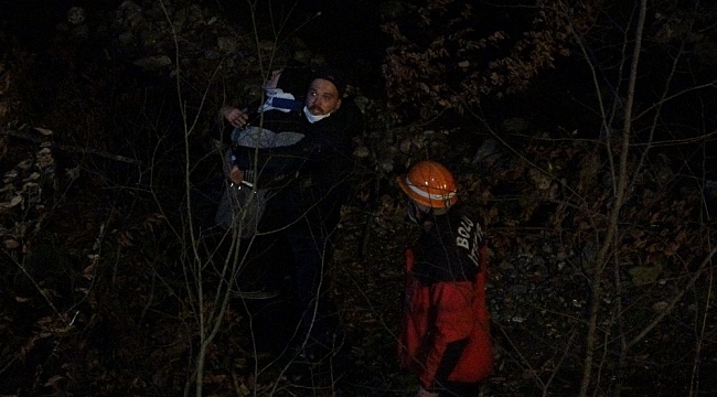 Bolu&#039;da kontrolden çıkan otomobil dereye uçtu: 1&#039;i ağır 4 yaralı